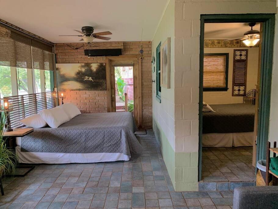 The River Haven - Sleeps 32 - On Guadalupe River Seguin Ngoại thất bức ảnh