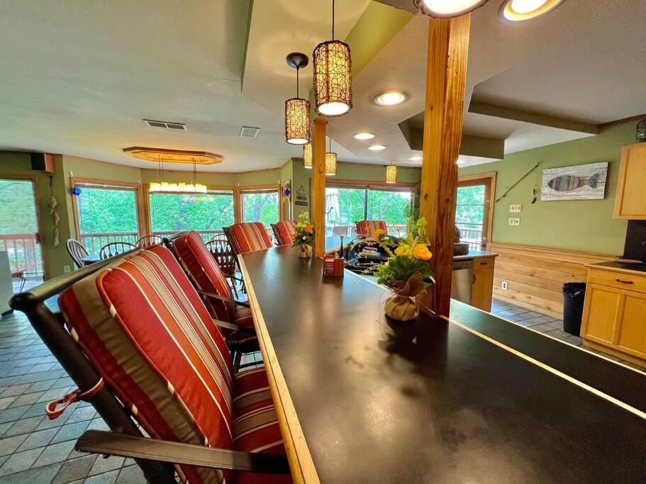 The River Haven - Sleeps 32 - On Guadalupe River Seguin Ngoại thất bức ảnh