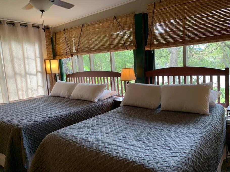 The River Haven - Sleeps 32 - On Guadalupe River Seguin Ngoại thất bức ảnh