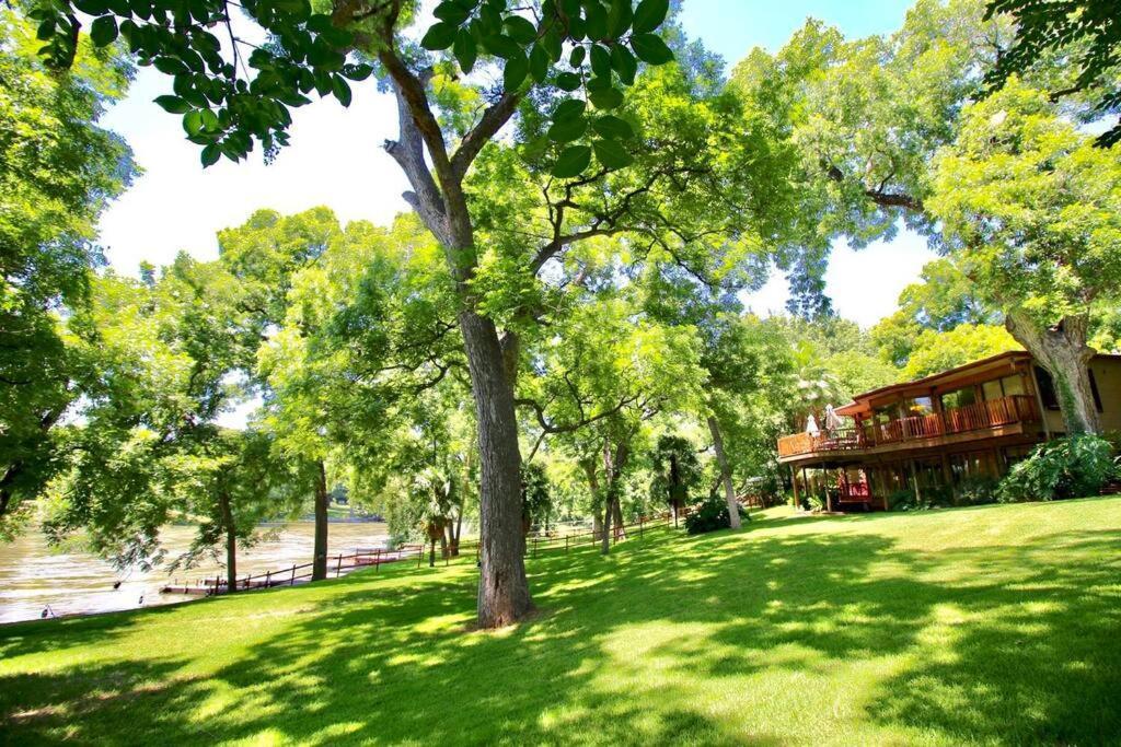 The River Haven - Sleeps 32 - On Guadalupe River Seguin Ngoại thất bức ảnh
