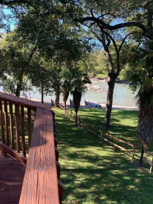 The River Haven - Sleeps 32 - On Guadalupe River Seguin Ngoại thất bức ảnh